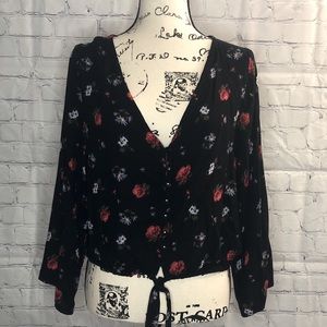 American Eagle Black Floral Button Up Crop…